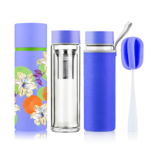 2021 Wholesale Water Bottle with Tea Infuser Leak Proof Glass Outdoor Frosted Loose Tea Bottle With Sleeve